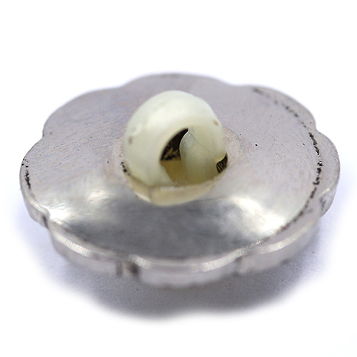 14841 Sullivans 15mm Round Pearl Plastic Button Surrounded With Silver Detailing - 21 In A Tube 