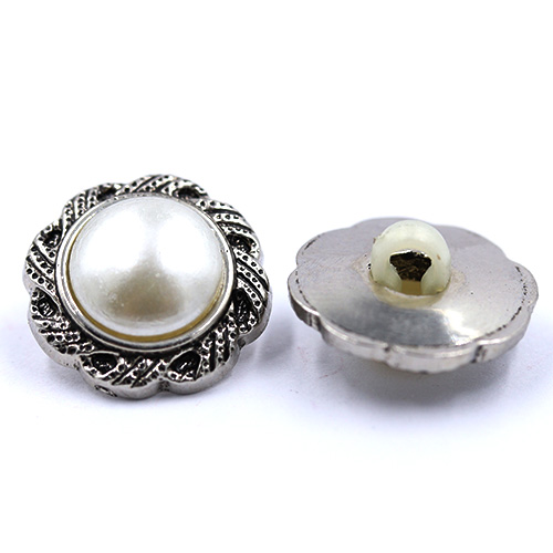 14841 Sullivans 15mm Round Pearl Plastic Button Surrounded With Silver Detailing - 21 In A Tube 