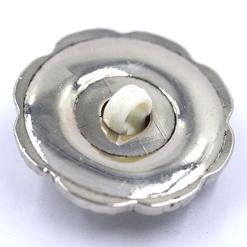 14843 Sullivans 23mm Round Pearl Plastic Button Surrounded With Silver Detailing - 15 In A Tube 