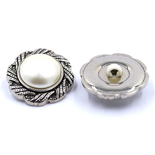 14843 Sullivans 23mm Round Pearl Plastic Button Surrounded With Silver Detailing - 15 In A Tube 