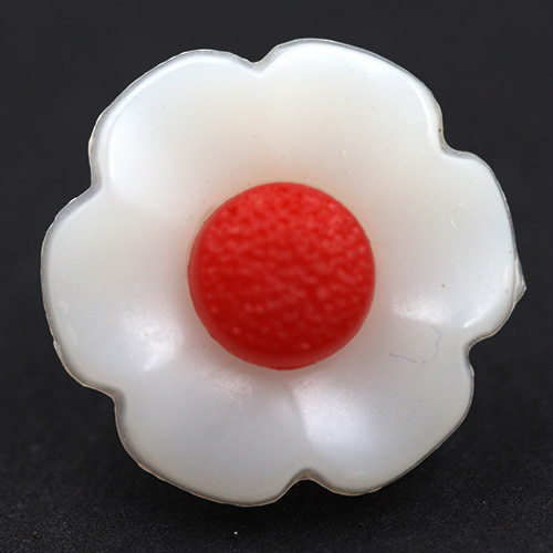 14919 Sullivans Buttons Card - White Flower With Red Centre - 6pcs