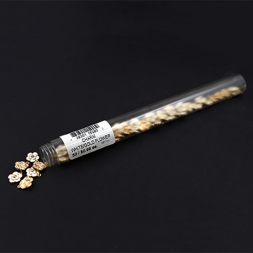 15290 Sullivans Charms - White & Gold Flower - 50 In A Tube
