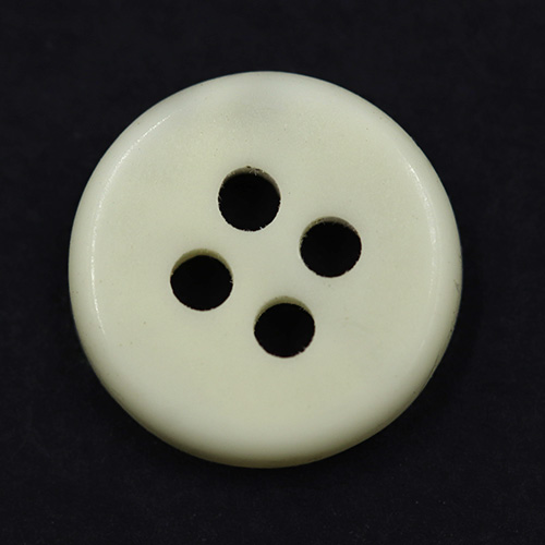 15301 Sullivans 10mm Round Plastic Pearlised Button 4 Hole - Cream - 47 In A Tube