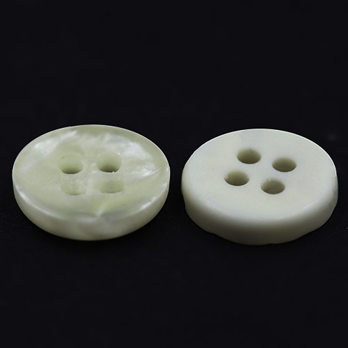 15301 Sullivans 10mm Round Plastic Pearlised Button 4 Hole - Cream - 47 In A Tube
