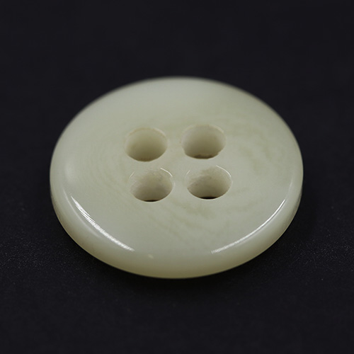 15319 Sullivans 18mm Round Plastic Button 4 Hole - Dark Cream - 34 In A Tube
