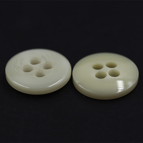 15319 Sullivans 18mm Round Plastic Button 4 Hole - Dark Cream - 34 In A Tube