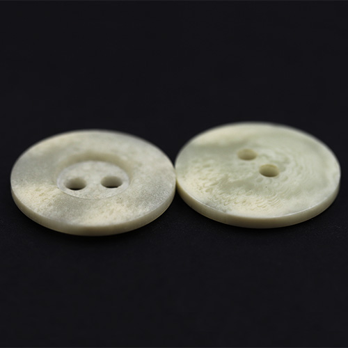 15330 Sullivans 18mm Round Plastic Opaque Button 2 Hole - Cream - 26 In A Tube