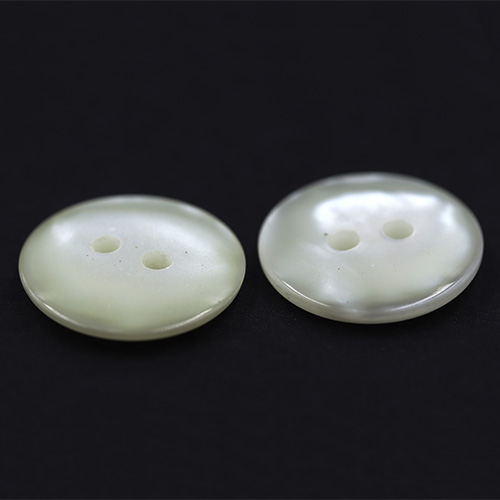 15331 Sullivans 16mm Round Plastic Pearlised Button 2 Hole - Cream - 31 In A Tube