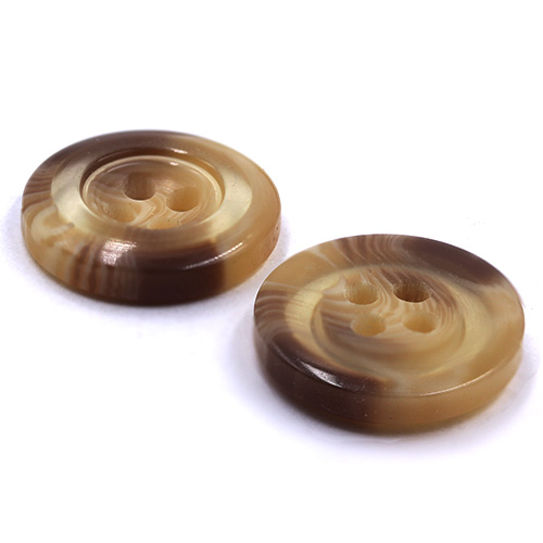 15369 Sullivans 18mm Round Plastic Button 4 Hole  - Natural/caramel Two Tone Effect - 31 In A Tube