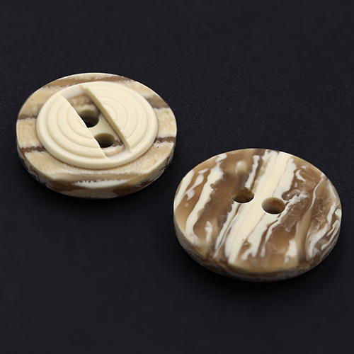 15379 Sullivans 13mm Round Plastic Button 2 Hole With Earth Toned Rim - Cream - 75 In A Tube