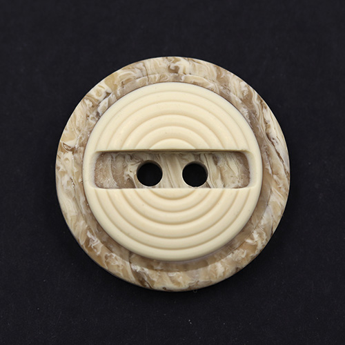 15380 Sullivans 21mm Round Plastic Button 2 Hole With Earth Toned Rim - Cream - 35 In A Tube
