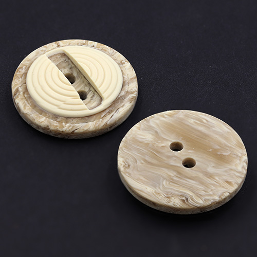 15380 Sullivans 21mm Round Plastic Button 2 Hole With Earth Toned Rim - Cream - 35 In A Tube