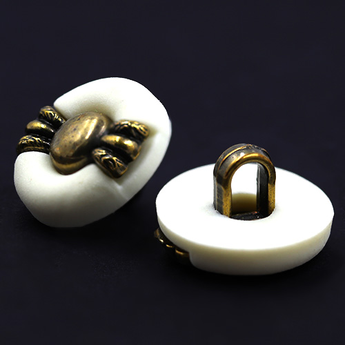 15432 Sullivans 15mm White Round Shank Button With Middle Bronze Bow - 31 In A Tube