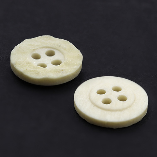 15462 Sullivans 16mm Round Plastic Button 4 Hole - Crater Effect Border - Cream - 44 In A Tube
