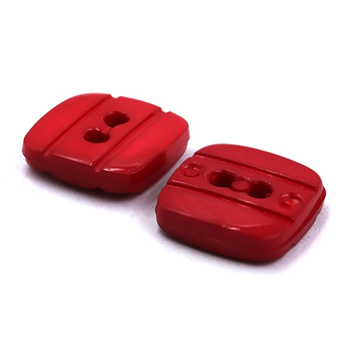 15747 Sullivans 15mm Square Plastic Button 2 Hole - Red - 49 In A Tube