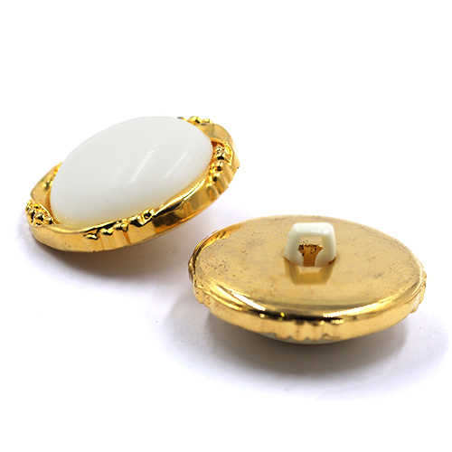 17836 Sullivans 22mm Round Plastic Button With Fine Gold Detailing - White - 13 In A Tube