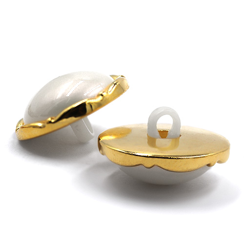 17846 Sullivans 20mm Round Pearl Plastic Button Surrounded With Fine Gold Detailing - 16 In A Tube 