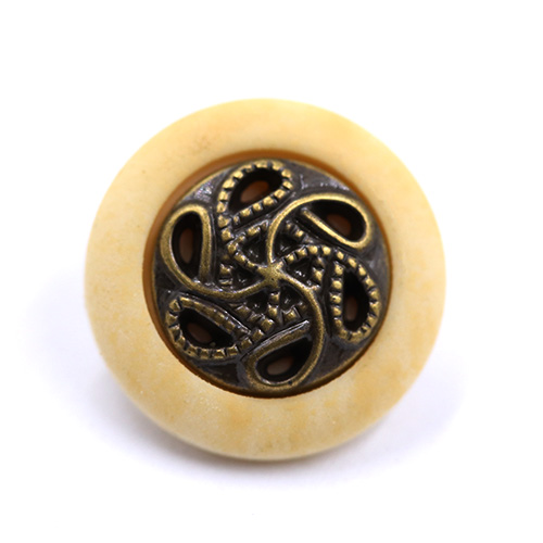 18647 Sullivans 17mm Round Plastic Button With Shank - Bronze Detailing Encase With Wooden Effect - 25 In 