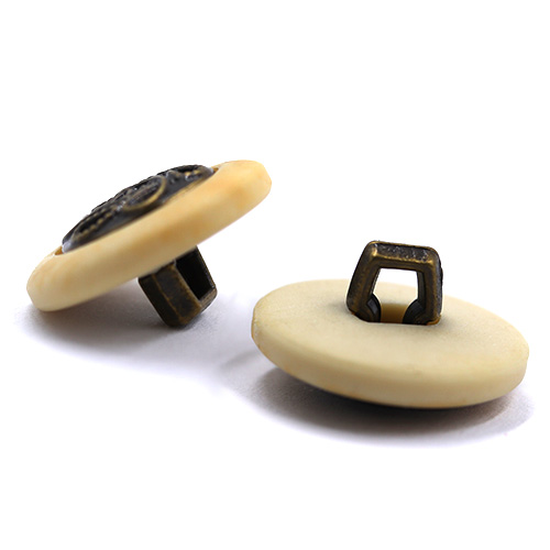 18647 Sullivans 17mm Round Plastic Button With Shank - Bronze Detailing Encase With Wooden Effect - 25 In 