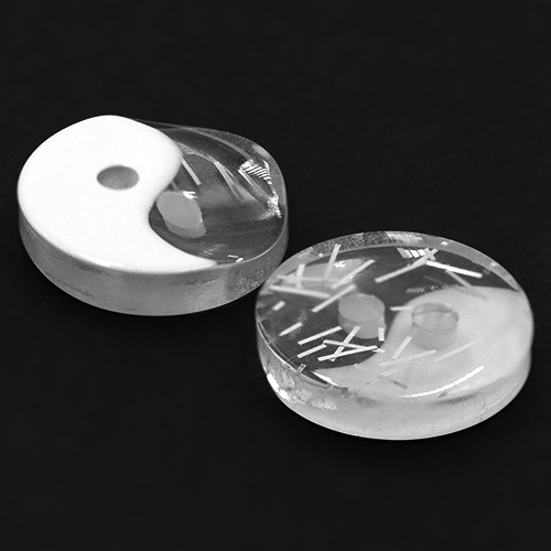 19329 Sullivans 13mm Round Plastic Button 2 Hole With Yin Yang Pattern - White/clear - 95 In A Tube