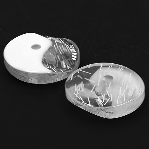 19331 Sullivans 18mm Round Plastic Button 2 Hole With Yin Yang Pattern - White/clear - 60 In A Tube