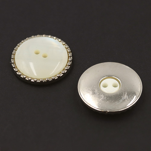 19511 Sullivans 21mm Round Plastic Buttons With Two Holes - Pearlised With Silver Border - 14 In A Tube