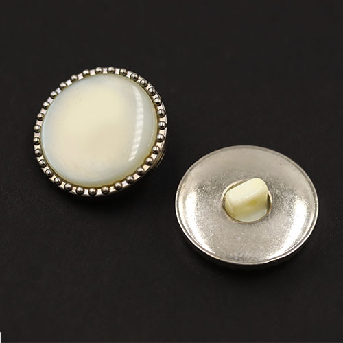 19545 Sullivans 21mm Round Plastic Shank Buttons With Silver Detailed Border - Frosted White - 12 In A Tub