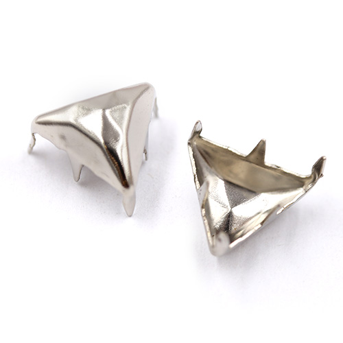 19886 Sullivans 9mm Raised Triangle Stud - Silver - 100 In A Tube