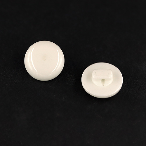 20132 Sullivans Buttons Card - 13mm Cream Shank Buttons - 4pcs