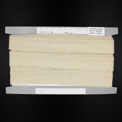 65292 Cambric Lace 30mm Dark Cream